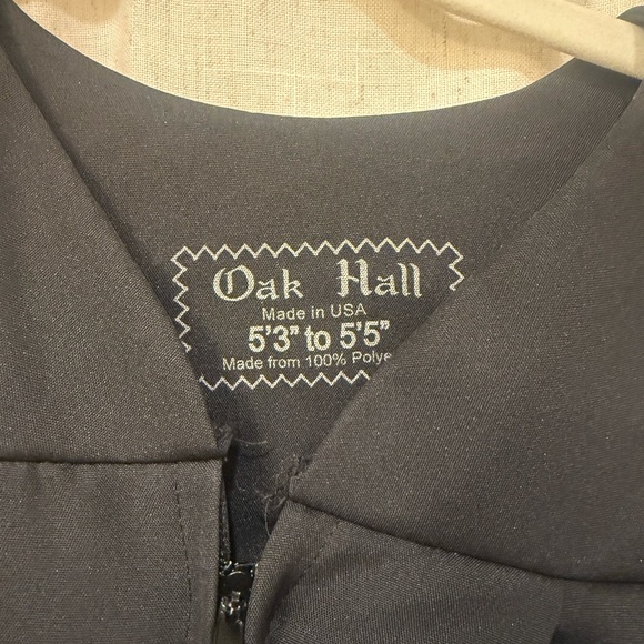 Oak Hall Bachelor’s Graduation Gown - Picture 3 of 3
